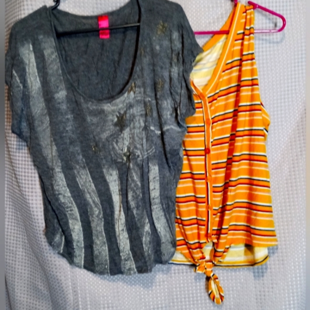 Lot of 4  (2 XL) Baggy summer shirts 2 (9/10) Mid Thigh Shorts